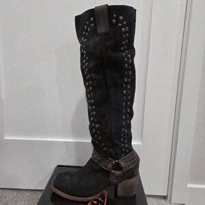 *New* Gorgeous Freebird Daisy Suede Tall boot with stud detail, size 10